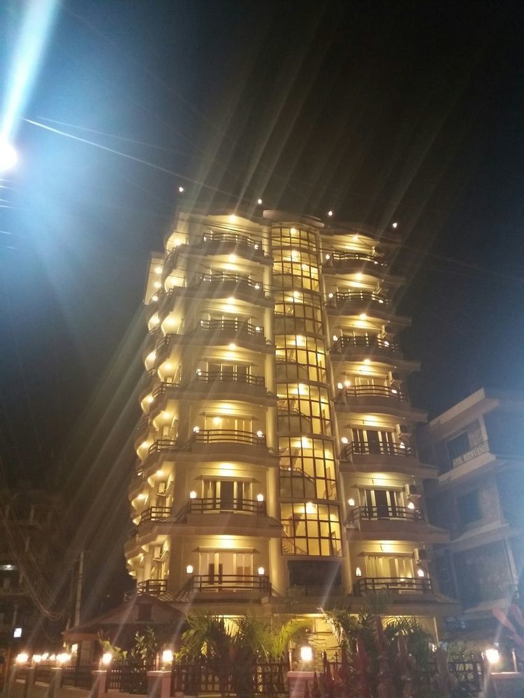 Hotel White Pearl Покхара Экстерьер фото