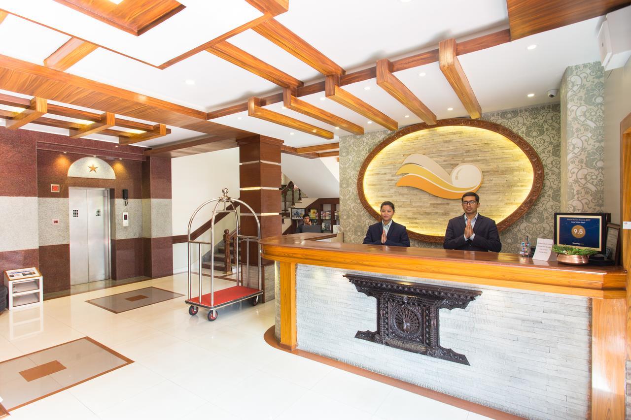 Hotel White Pearl Покхара Экстерьер фото
