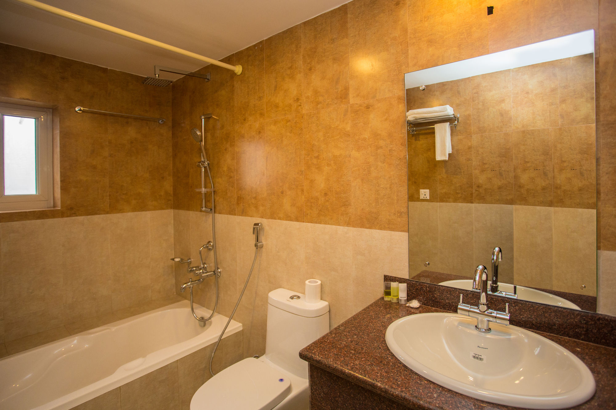 Hotel White Pearl Покхара Экстерьер фото