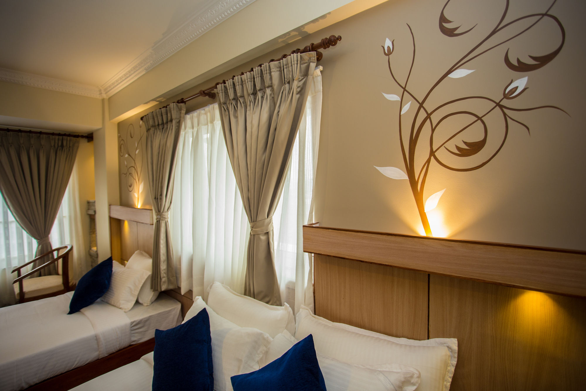 Hotel White Pearl Покхара Экстерьер фото
