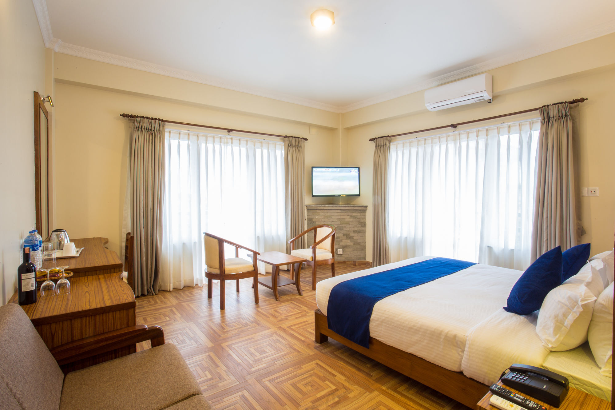 Hotel White Pearl Покхара Экстерьер фото