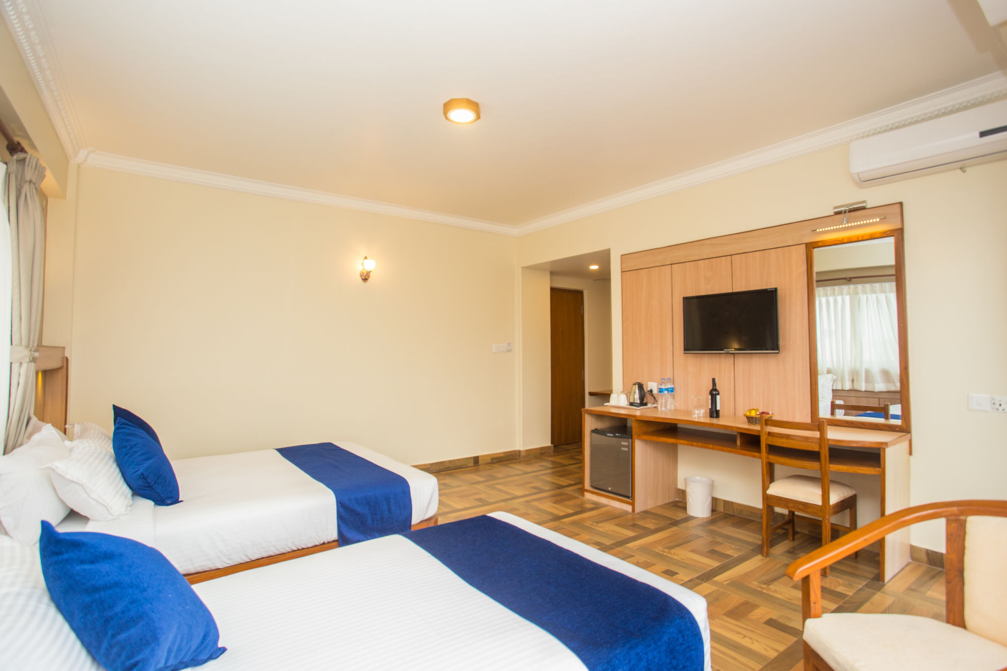 Hotel White Pearl Покхара Экстерьер фото
