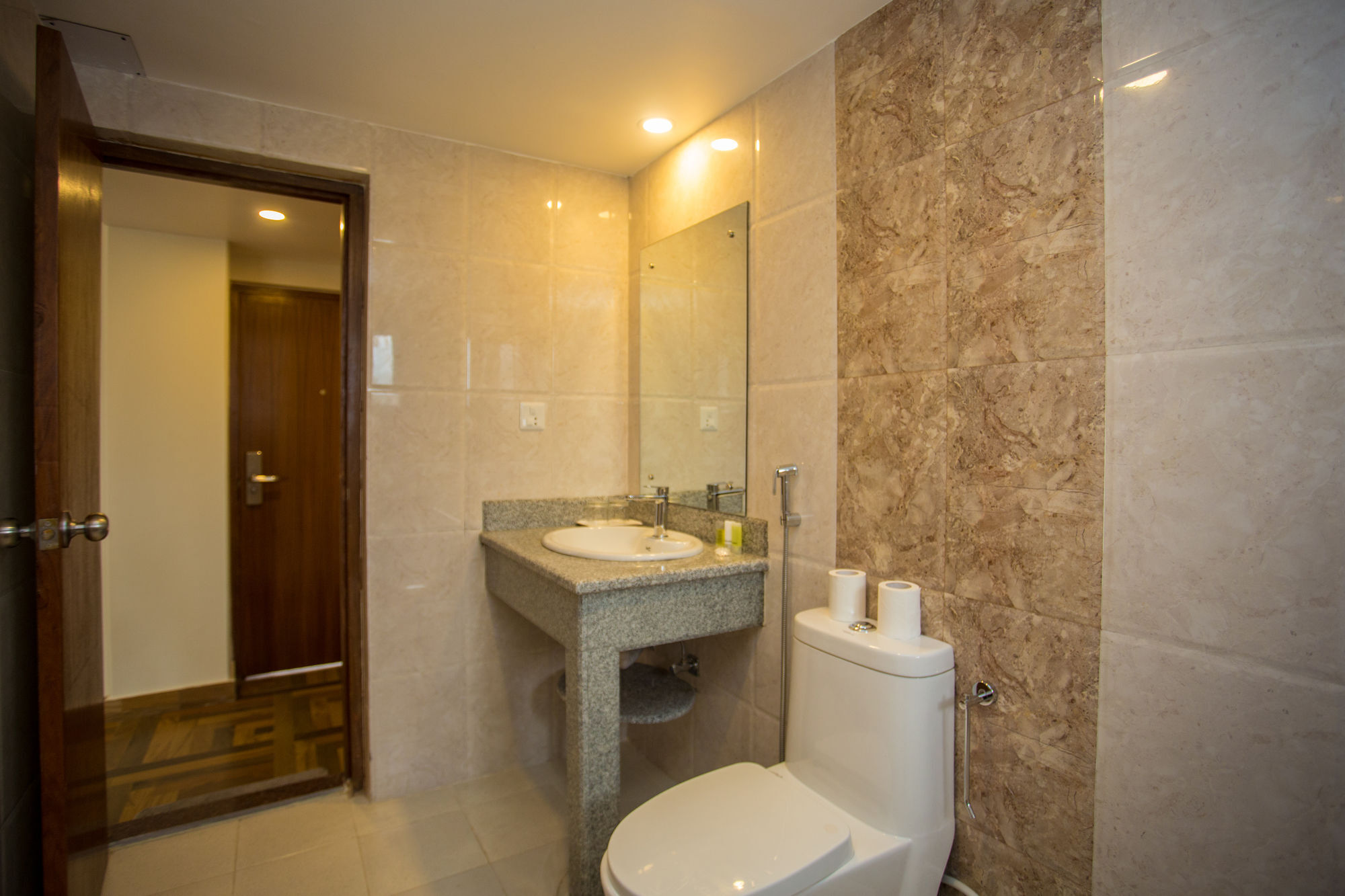 Hotel White Pearl Покхара Экстерьер фото
