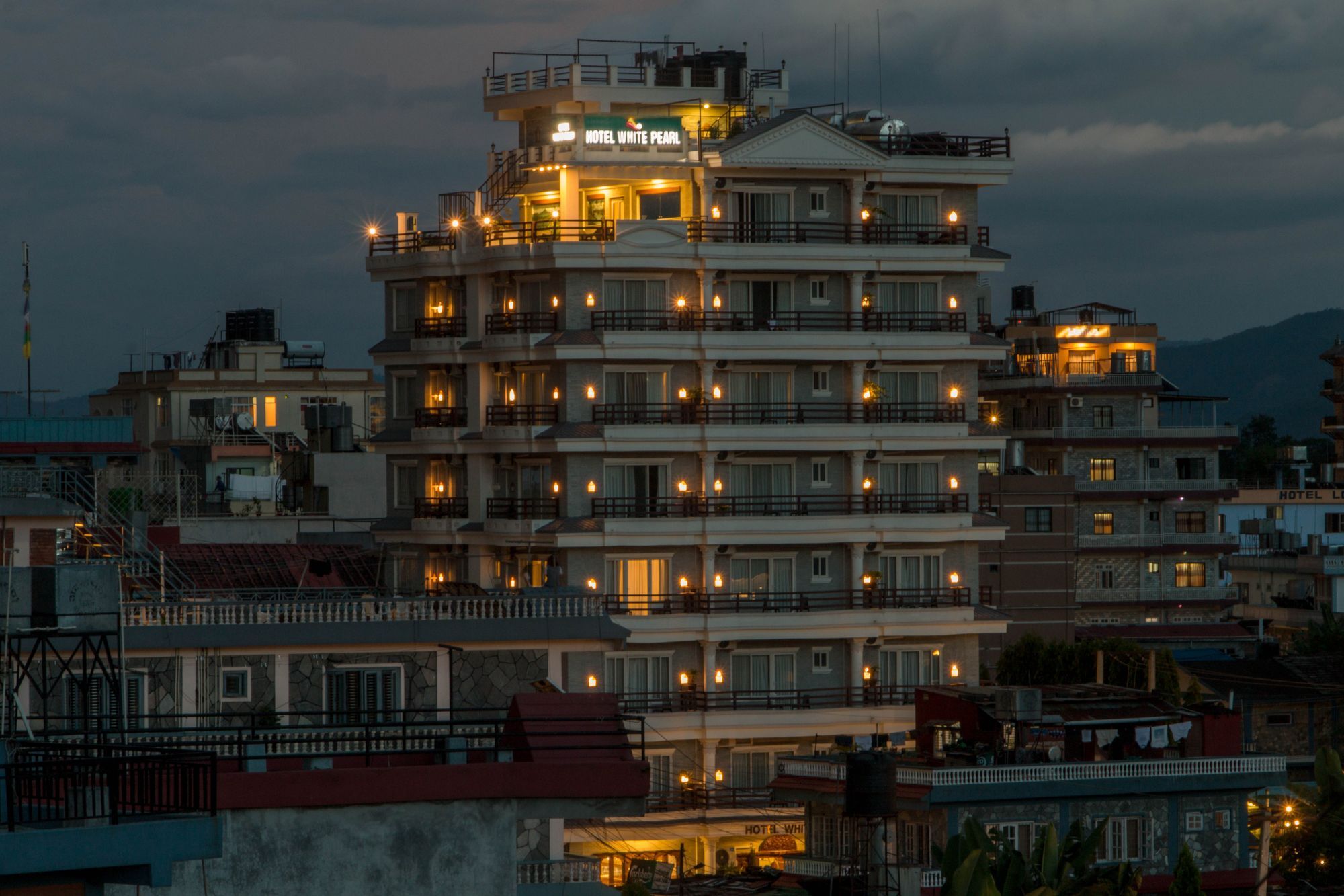Hotel White Pearl Покхара Экстерьер фото