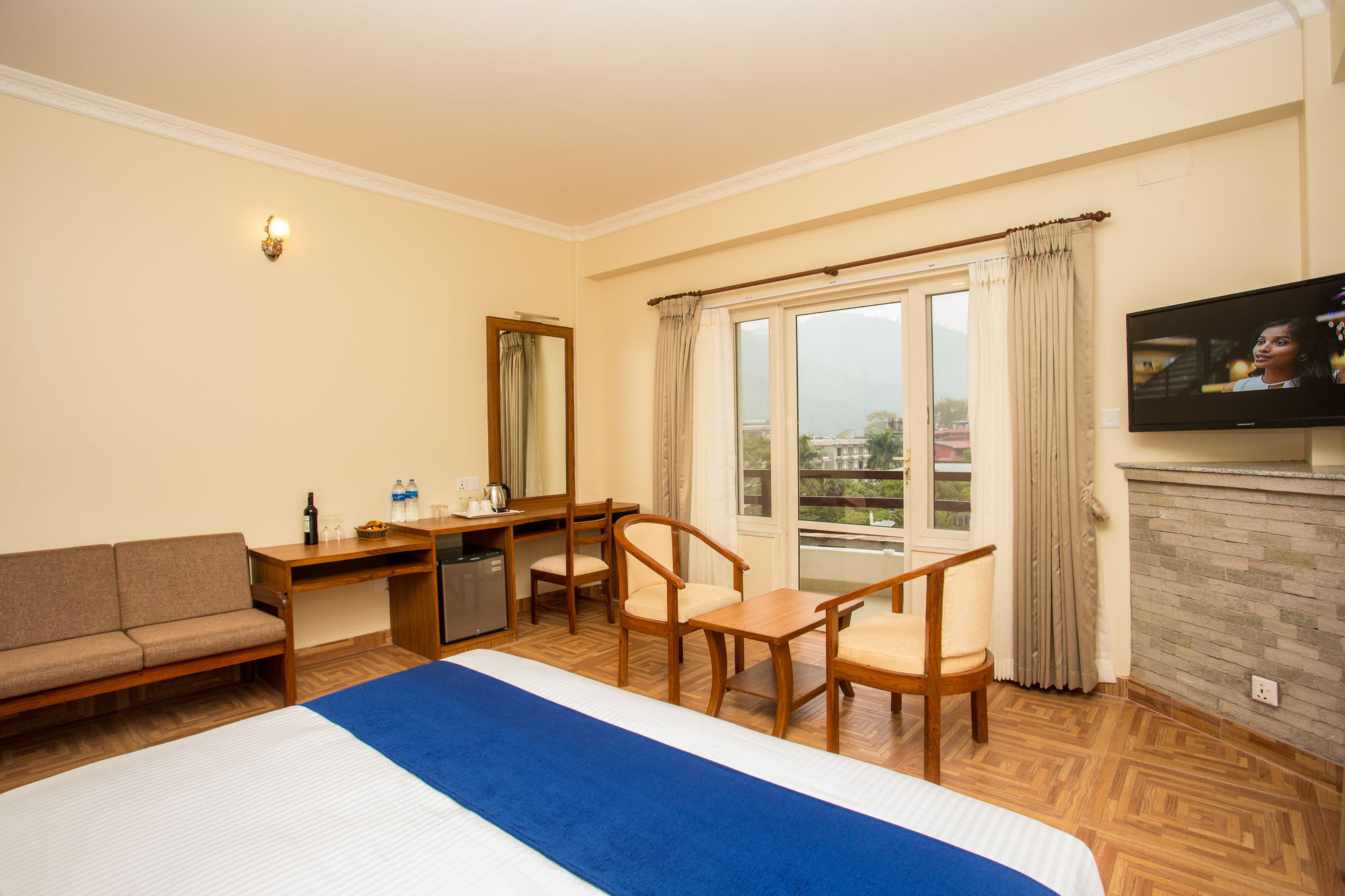Hotel White Pearl Покхара Экстерьер фото